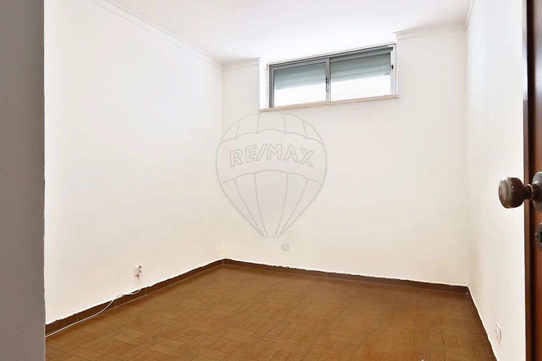 Apartamento T2 para Venda em Agualva e Mira-Sintra Foto 10