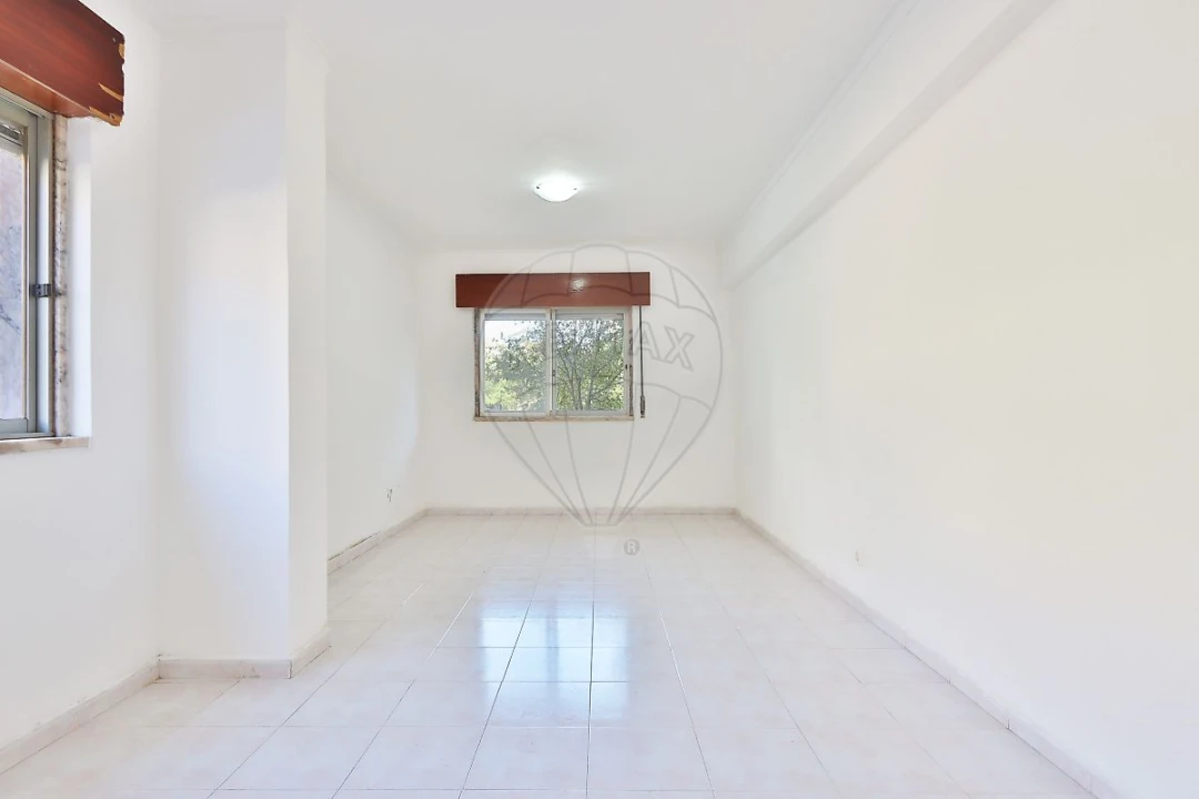 Apartamento T2 para Venda em Agualva e Mira-Sintra Foto 1