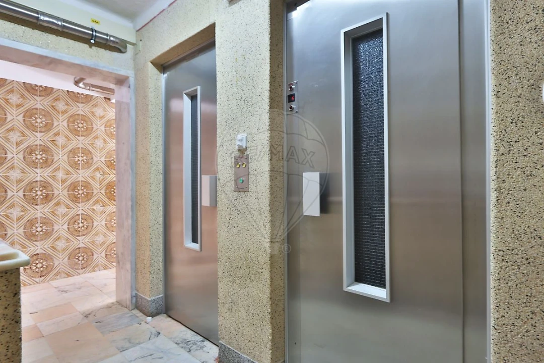 Apartamento T2 para Venda em Agualva e Mira-Sintra Foto 15