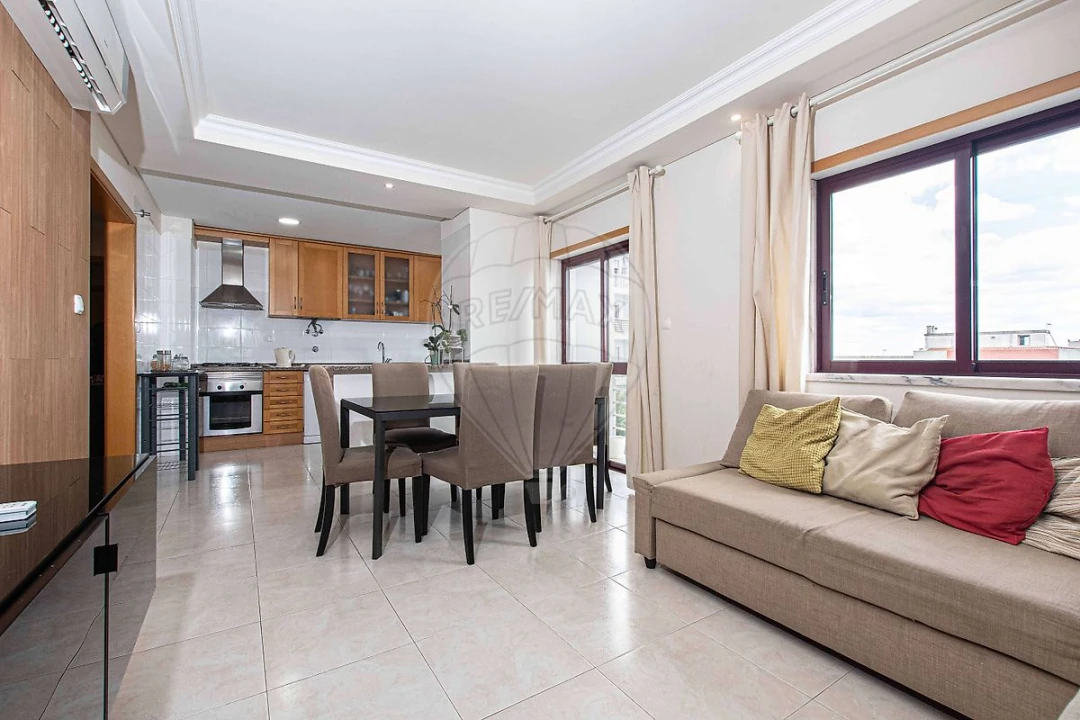 Apartamento T2 para Venda em Alverca do Ribatejo e Sobralinho Foto 1