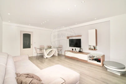 Apartamento T3 para Venda em Póvoa de Santa Iria e Forte da Casa