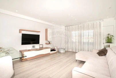 Apartamento T3 para Venda em Póvoa de Santa Iria e Forte da Casa
