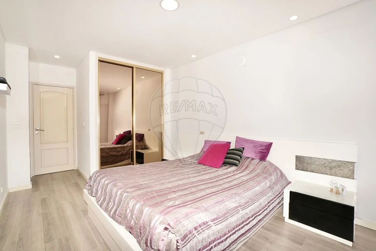Apartamento T3 para Venda em Póvoa de Santa Iria e Forte da Casa Foto 14