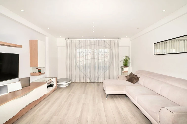 Apartamento T3 para Venda em Póvoa de Santa Iria e Forte da Casa Foto 5