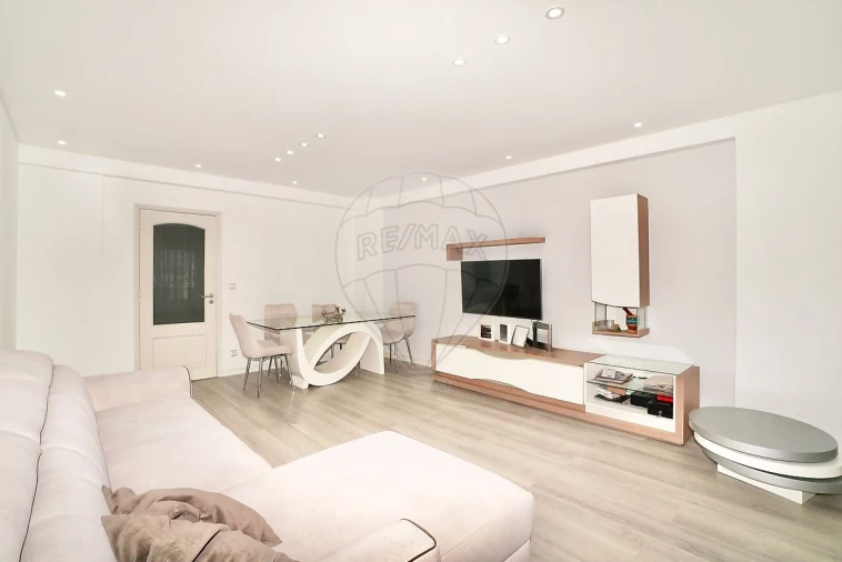 Apartamento T3 para Venda em Póvoa de Santa Iria e Forte da Casa Foto 7