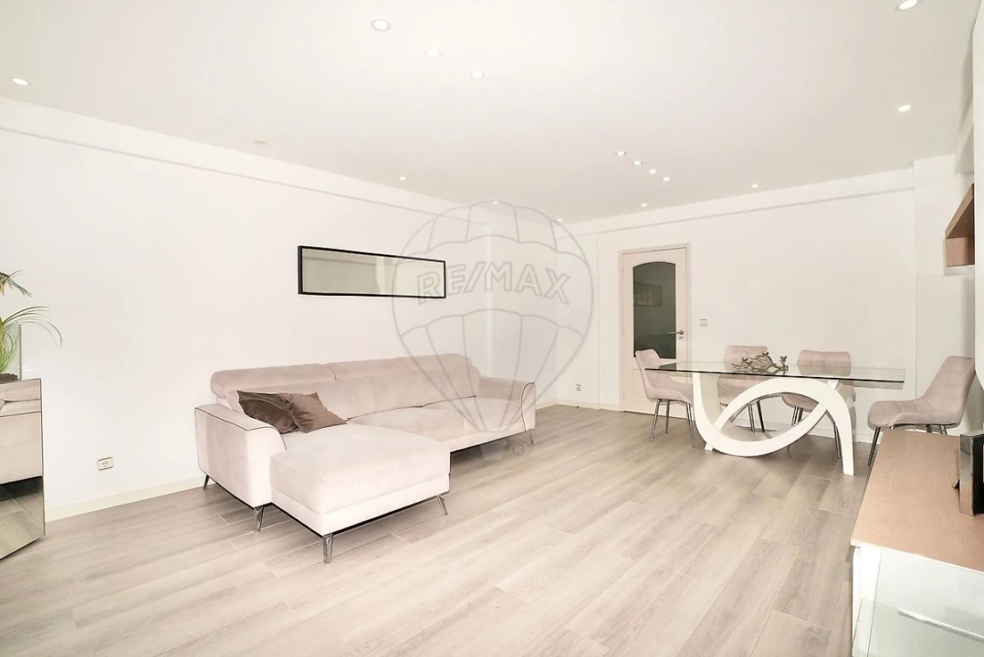 Apartamento T3 para Venda em Póvoa de Santa Iria e Forte da Casa Foto 4