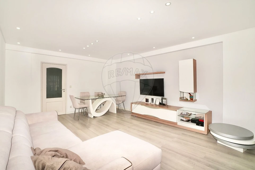 Apartamento T3 para Venda em Póvoa de Santa Iria e Forte da Casa Foto 7