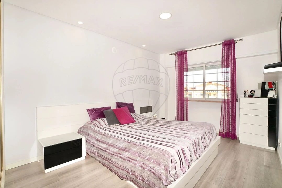 Apartamento T3 para Venda em Póvoa de Santa Iria e Forte da Casa Foto 13