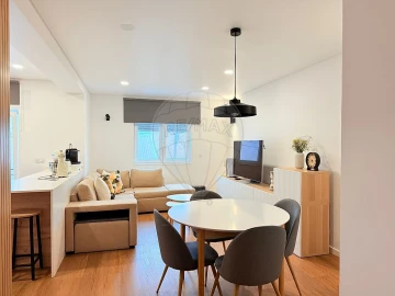 Apartamento T2 para Venda em Santa Maria e São Miguel, São Martinho, São Pedro Penaferrim