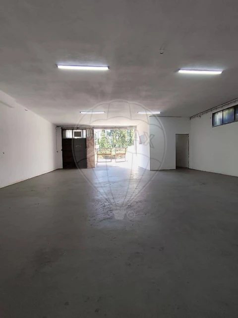 Armazém para Arrendamento em Perafita, Lavra e Santa Cruz do Bispo