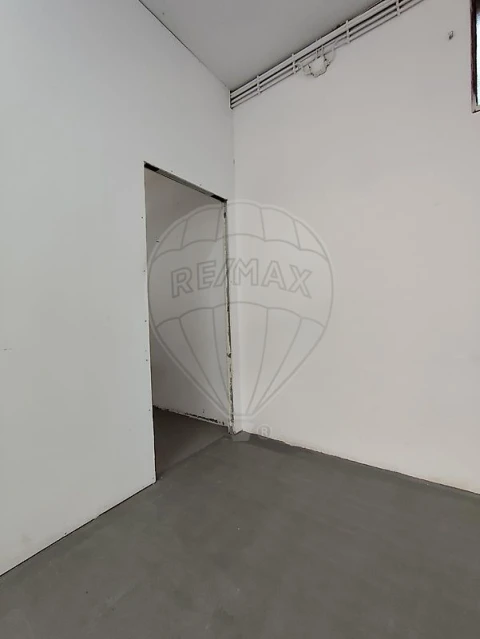 Armazém para Arrendamento em Perafita, Lavra e Santa Cruz do Bispo