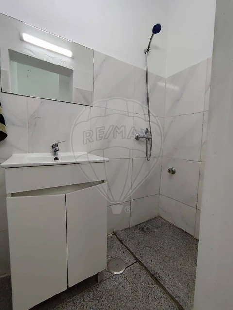 Armazém para Arrendamento em Perafita, Lavra e Santa Cruz do Bispo