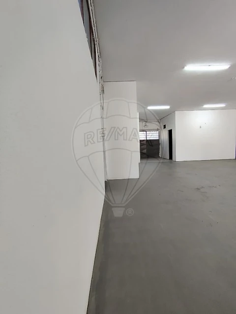 Armazém para Arrendamento em Perafita, Lavra e Santa Cruz do Bispo