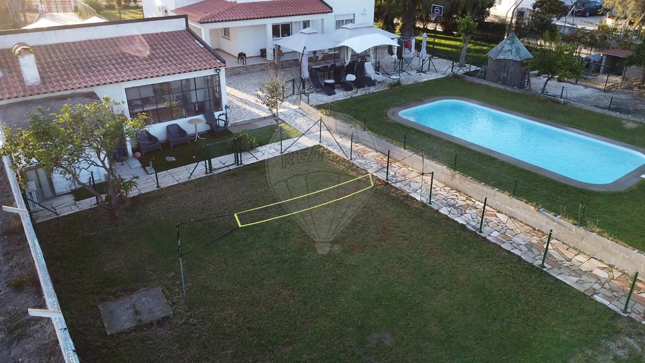 Moradia T7 para Venda em Samora Correia Foto 5