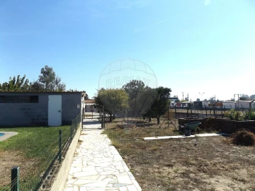 Moradia T7 para Venda em Samora Correia