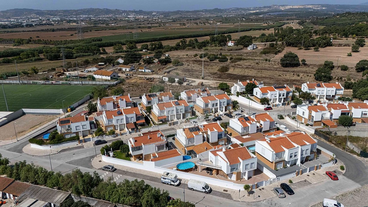 Moradia T3 para Venda em Vila Nova da Rainha Foto 42
