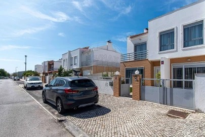 Moradia T3 para Venda em Vila Nova da Rainha