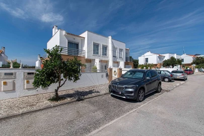 Moradia T3 para Venda em Vila Nova da Rainha