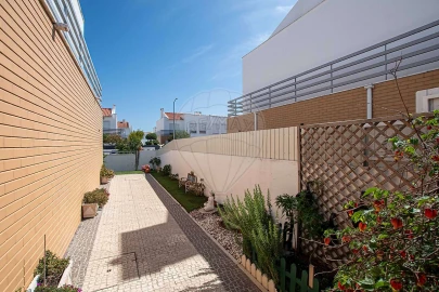 Moradia T3 para Venda em Vila Nova da Rainha