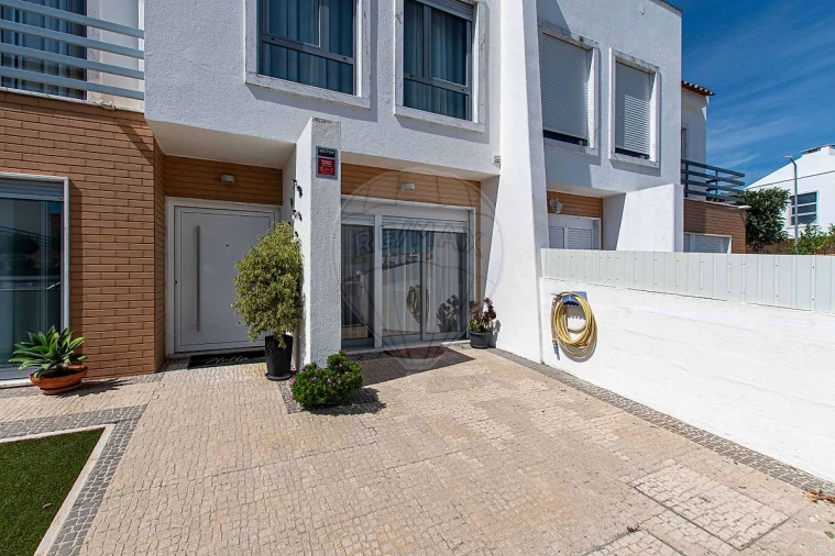 Moradia T3 para Venda em Vila Nova da Rainha Foto 33
