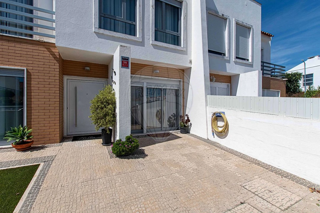Moradia T3 para Venda em Vila Nova da Rainha Foto 33