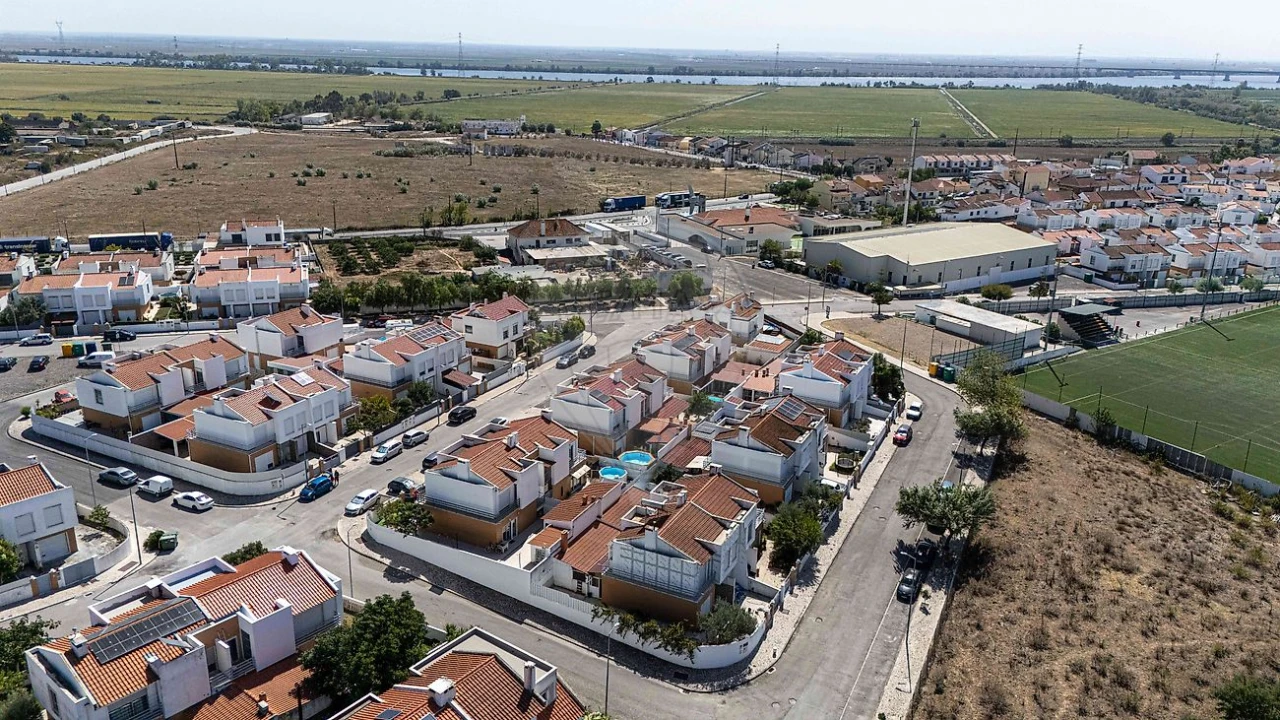 Moradia T3 para Venda em Vila Nova da Rainha Foto 40