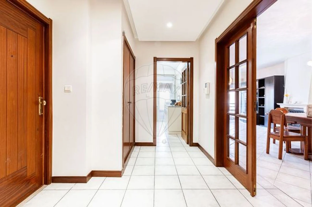 Apartamento T2 para Arrendamento em Gulpilhares e Valadares Foto 1
