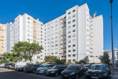 Apartamento T2 para Venda em Massamá e Monte Abraão