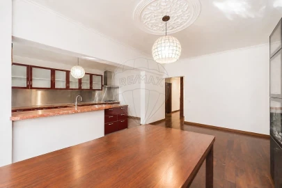 Apartamento T2 para Venda em Massamá e Monte Abraão