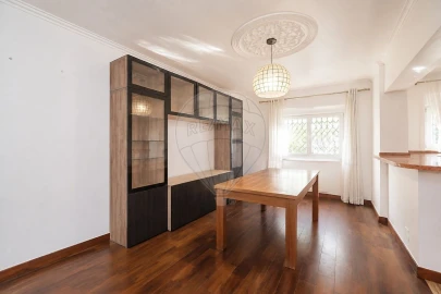 Apartamento T2 para Venda em Massamá e Monte Abraão