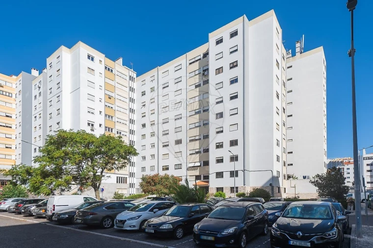 Apartamento T2 para Venda em Massamá e Monte Abraão Foto 12