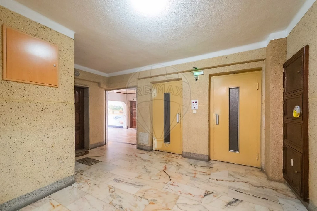 Apartamento T2 para Venda em Massamá e Monte Abraão Foto 16
