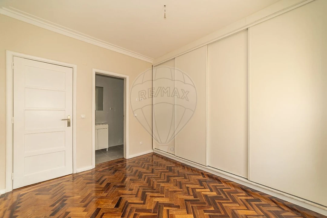 Apartamento T3 para Arrendamento em Alvalade Foto 4