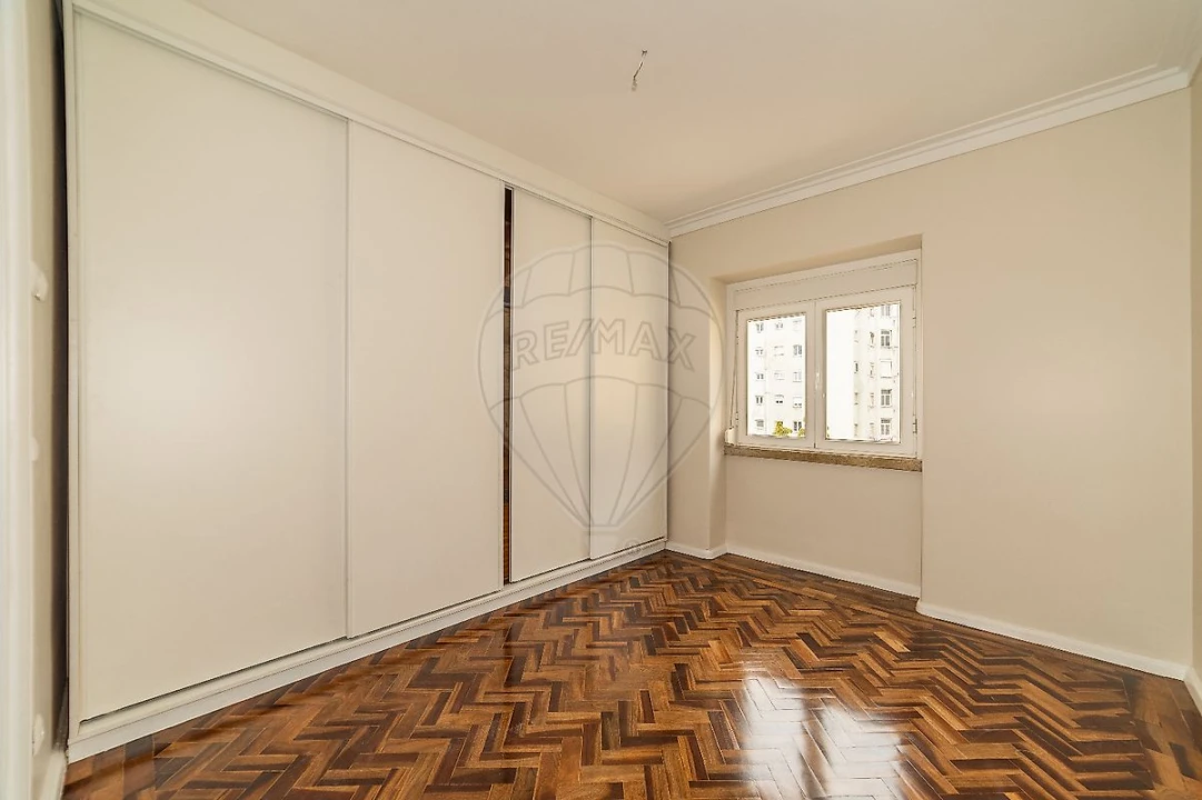 Apartamento T3 para Arrendamento em Alvalade Foto 18