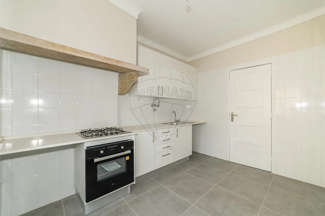 Apartamento T3 para Arrendamento em Alvalade Foto 6