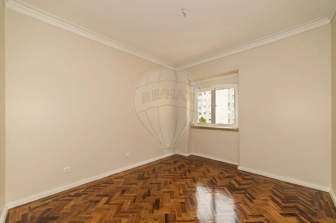 Apartamento T3 para Arrendamento em Alvalade Foto 20