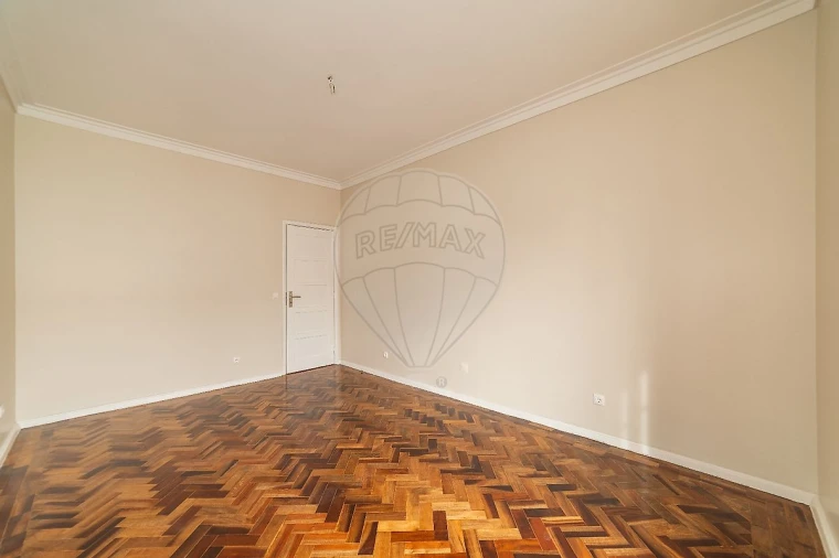 Apartamento T3 para Arrendamento em Alvalade Foto 13
