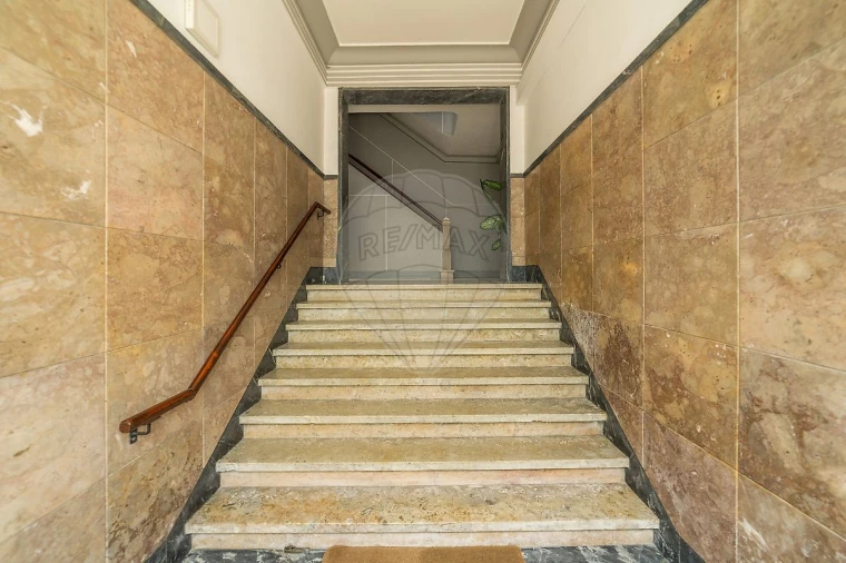 Apartamento T3 para Arrendamento em Alvalade Foto 16