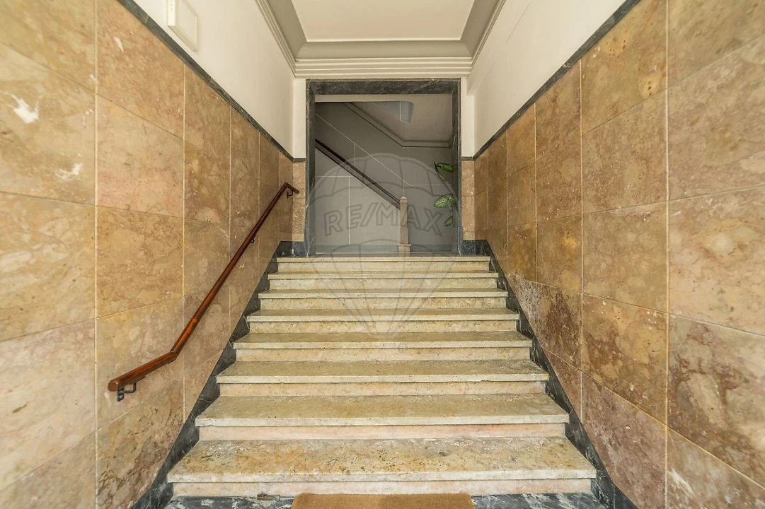 Apartamento T3 para Arrendamento em Alvalade Foto 16