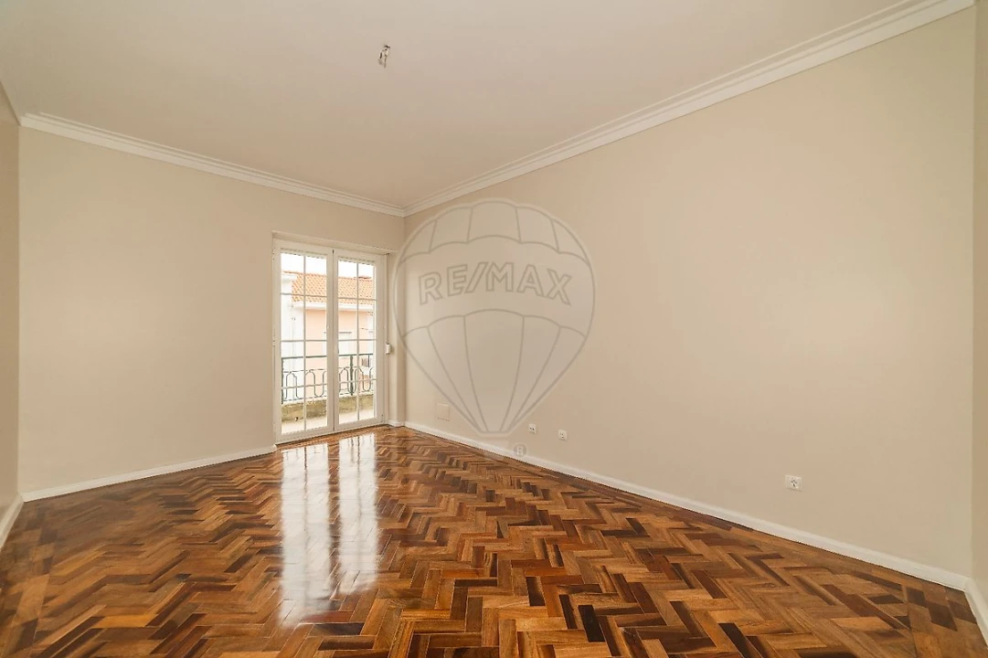Apartamento T3 para Arrendamento em Alvalade Foto 12