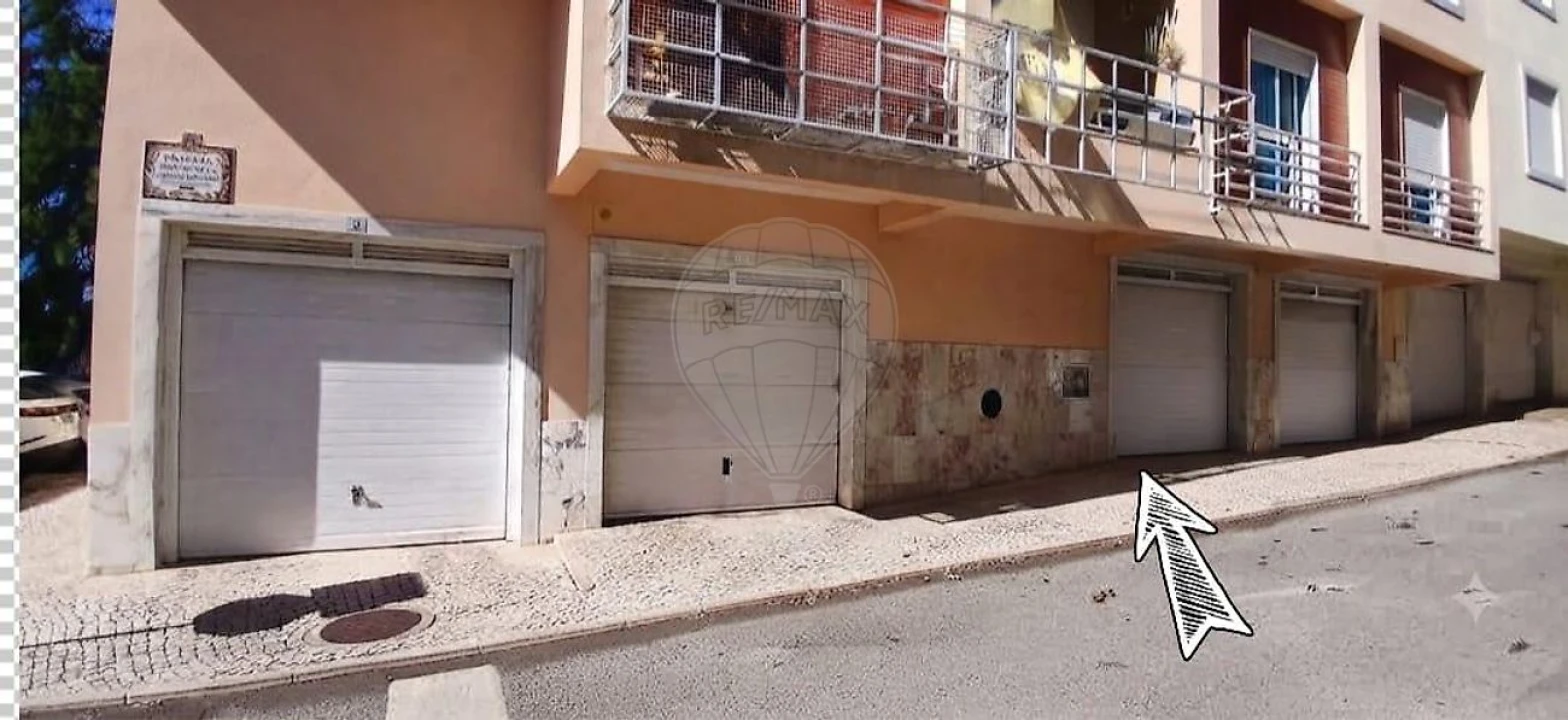 Garagem para Venda em Agualva e Mira-Sintra Foto 1