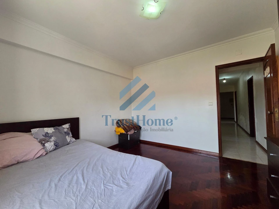 Apartamento T3 para Venda em Agualva e Mira-Sintra Foto 18