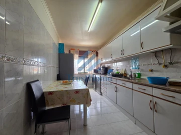 Apartamento T3 para Venda em Agualva e Mira-Sintra
