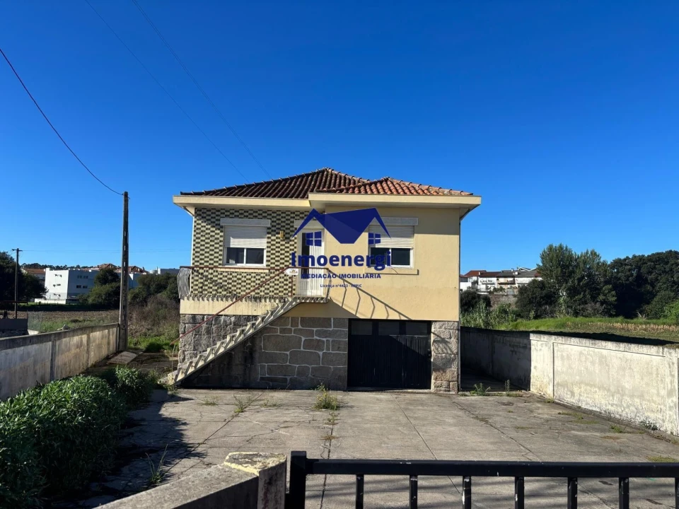 Moradia T1 para Venda em Arvore Foto 1