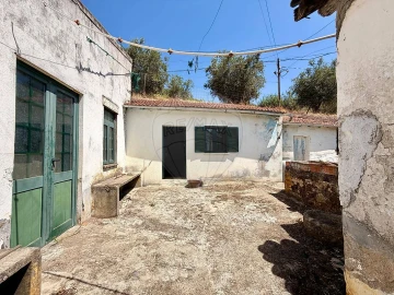 Quinta T0 para Venda em Ervedosa do Douro