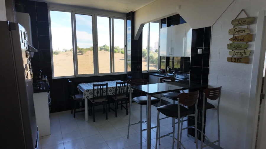 Apartamento T4 para Venda em Seixal, Arrentela e Aldeia de Paio Pires Foto 2