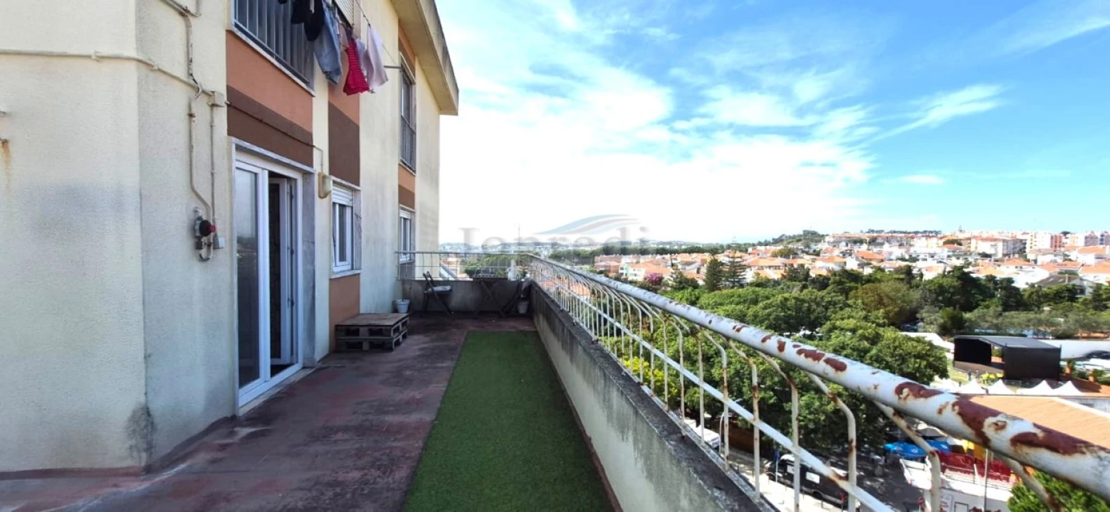 Apartamento T2 para Venda em Carnaxide e Queijas Foto 1