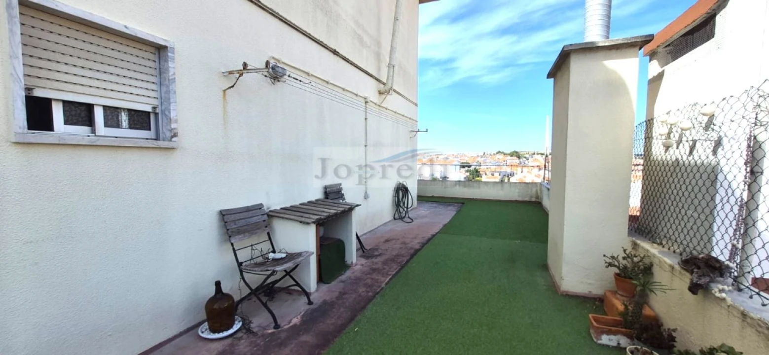 Apartamento T2 para Venda em Carnaxide e Queijas Foto 2