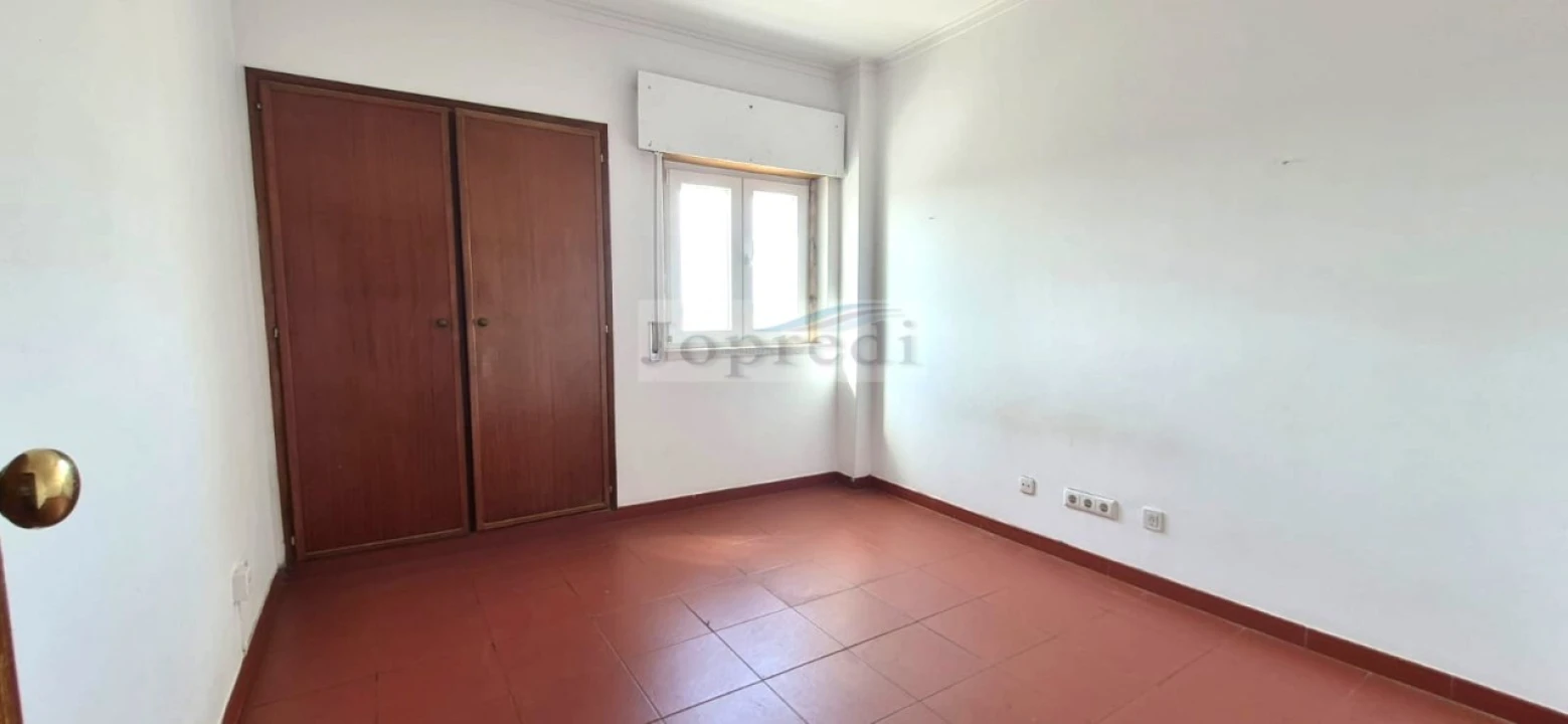 Apartamento T2 para Venda em Carnaxide e Queijas Foto 11