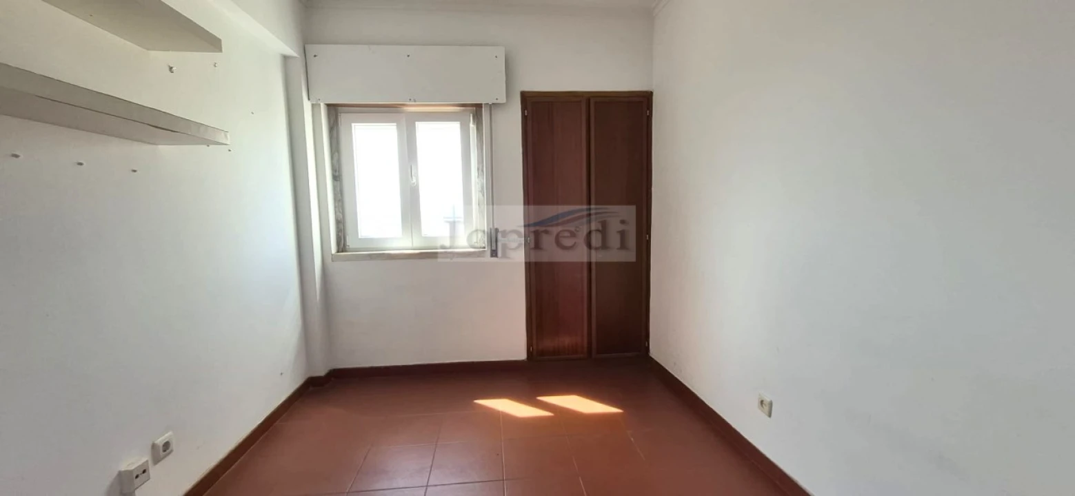 Apartamento T2 para Venda em Carnaxide e Queijas Foto 12